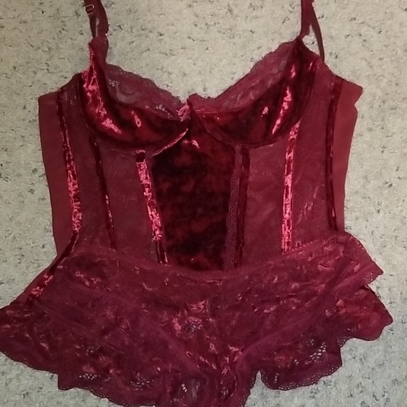 Lingerie - Picture 4 of 6